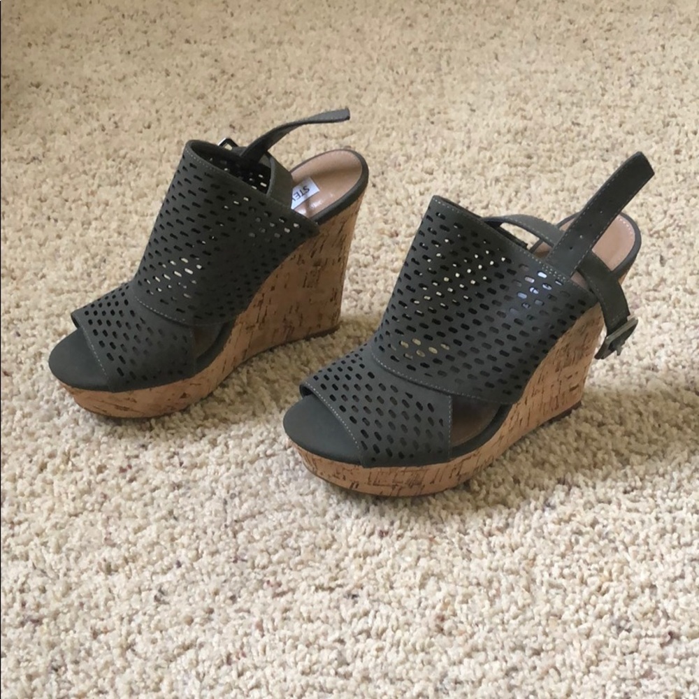 Steve Madden Olive/ Cork Wedges